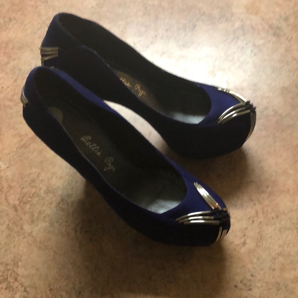 Heels - Picture 3 of 4